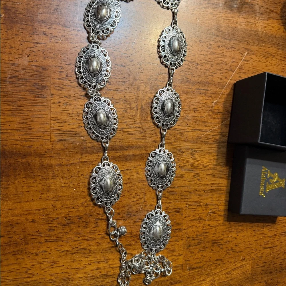 Alabasta Western -Style Silver tone Floral Medallion belt. New